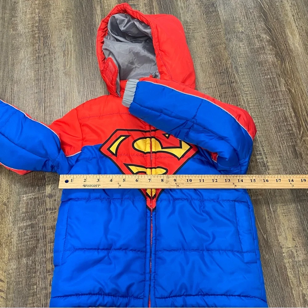 DC Comics Superman Kids Puffer Hooded Jacket - Red and Blue Size 5/6 - Picture 4 of 14